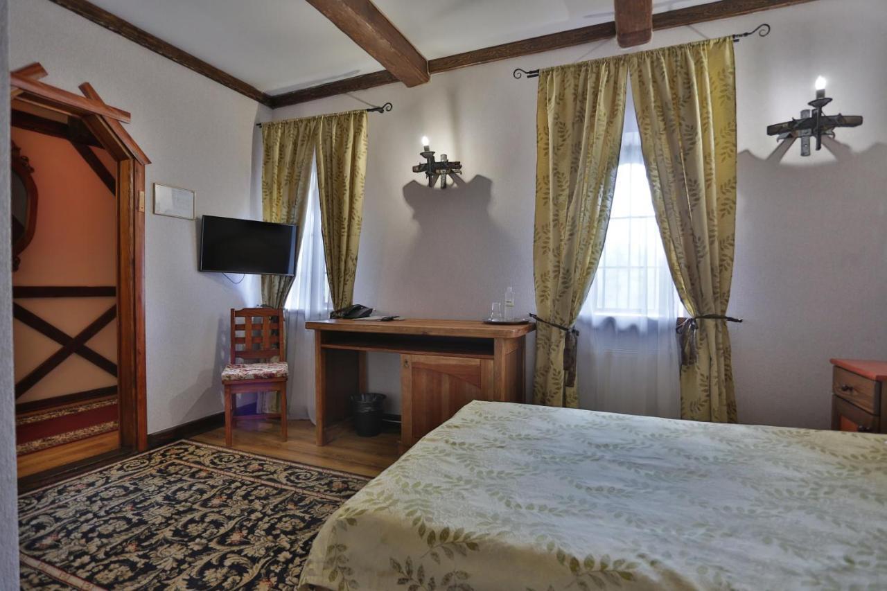Hotel Fortetsya Hetmana Hatne Exterior photo