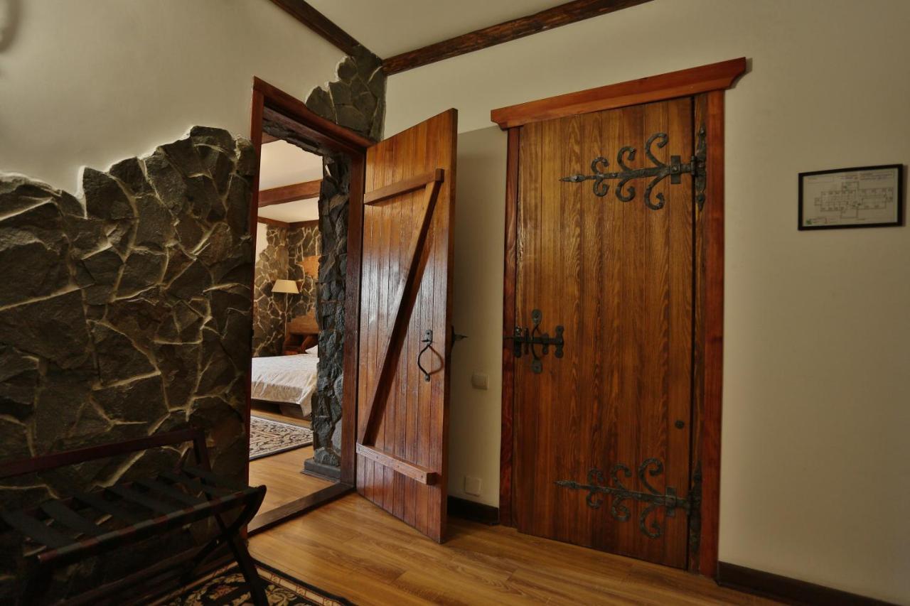 Hotel Fortetsya Hetmana Hatne Exterior photo