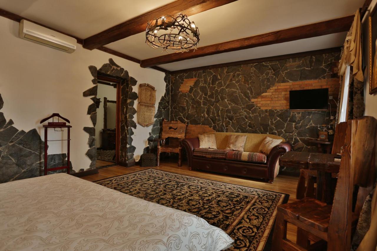 Hotel Fortetsya Hetmana Hatne Exterior photo