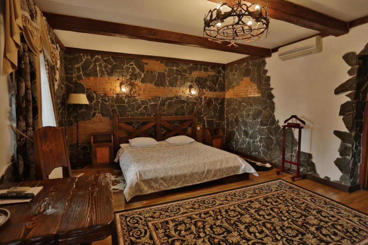 Hotel Fortetsya Hetmana Hatne Exterior photo